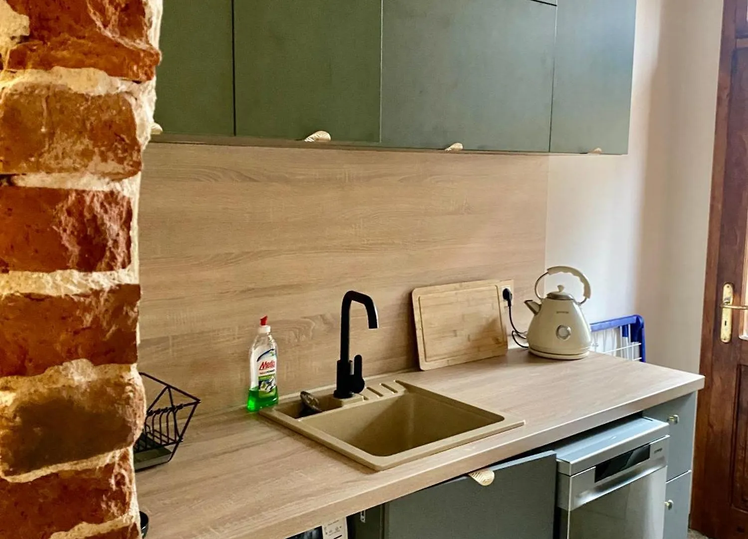 City Center Stylish 3 Bedroom Apartment Sofia