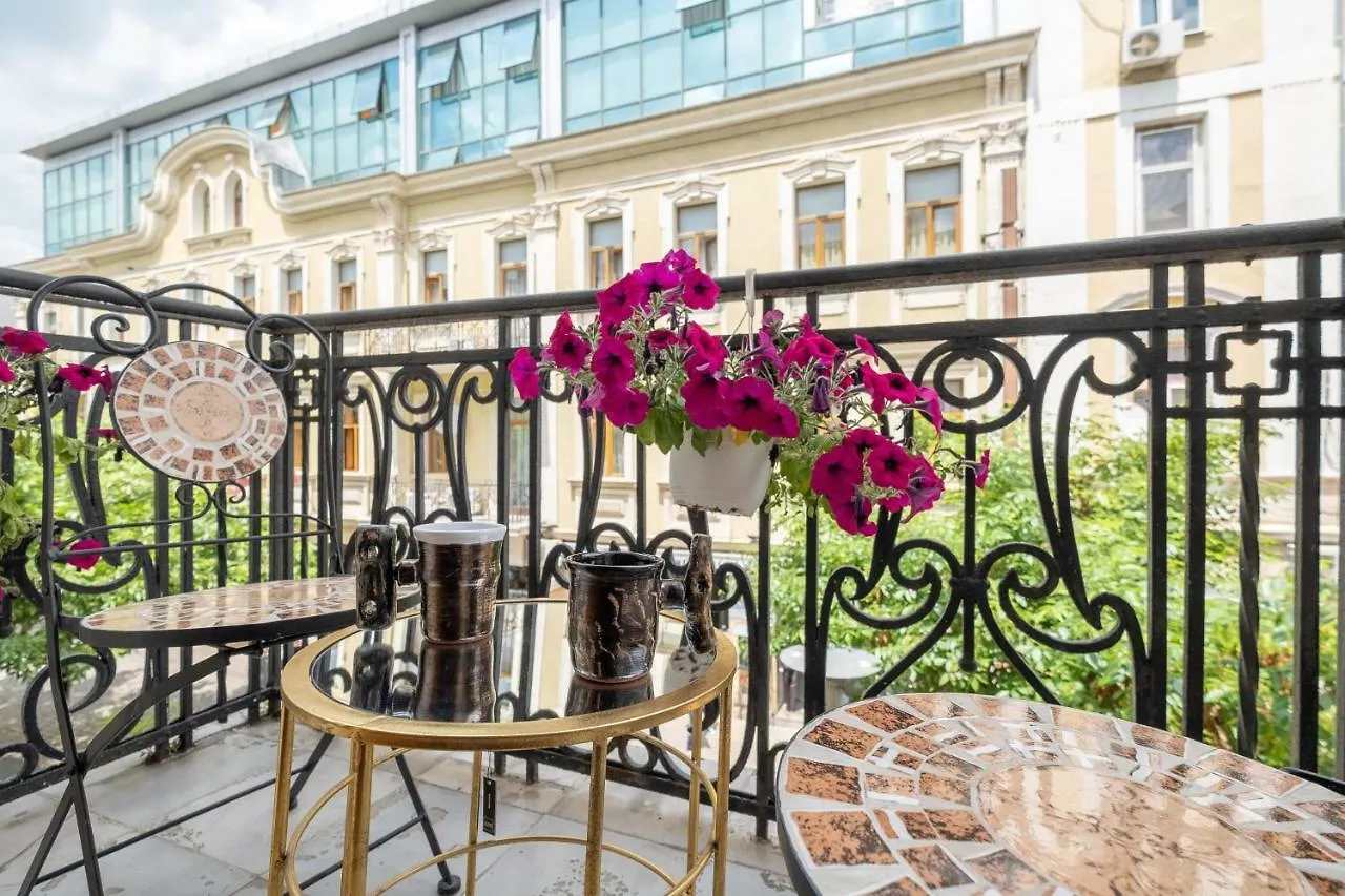 City Center Stylish 3 Bedroom Apartment Sofia 0*,