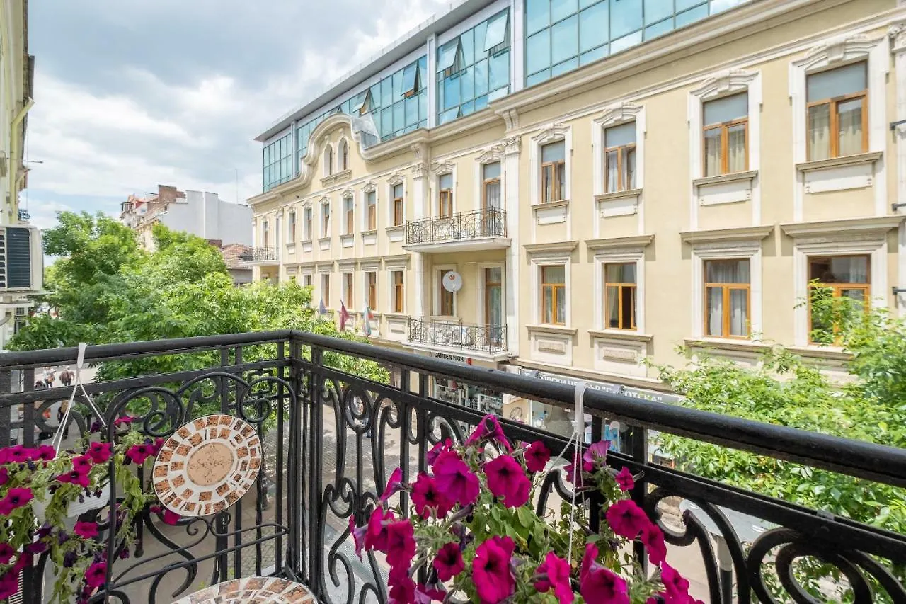 City Center Stylish 3 Bedroom Apartment Sofia